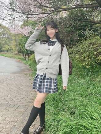 FC2-PPV-4669180 Emi-chan du club de cérémonie du thé, 18 ans, une beauté mince à la peau claire avec de gros seins cachés, s'excite au printemps et couche avec moi. *Premier arrivé, premier servi, bonus de haute qualité inclus*