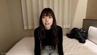 FC2-PPV-4671205 [아마추어 첫 촬영] 히나 (18) 압박에 약한 이 귀여운 여자애한테 내 맘대로 해.그녀가 아직 옷을 입고 있을 때 구강 성교를 한 다음, 목을 깊숙이 묻혀 그녀의 입에 정액을 묻혀요.나는 그녀의 질 속에서도 정액을 흘리고 있어.가지고 놀아요