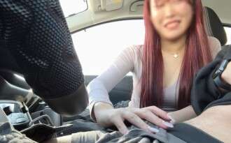 FC2-PPV-4676983 Le pedí a una hermosa mujer de pechos grandes y copa F que me hiciera una masturbación con la mano y una chupada en el auto