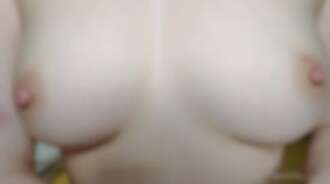 FC2-PPV-4705802 ¡3 días! ¡¡A mitad de precio!! [Primera filmación] [Eyaculación oral y vaginal 2 veces] Pechos rosados en forma de G y genitales rosados. Una mujer con un cuerpo tan suave como la seda se pierde en un laberinto de placer. Una polla gruesa y larga estimula las profundidades
