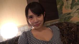 FC2-PPV-4736166 我在交友网站上找到了一个可爱的女孩，她抬起臀部抽搐，“感觉太棒了！”最后她甚至乞求中出 ♡