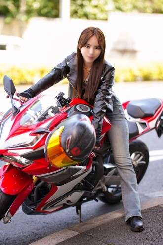 FC2-PPV-4770732 [Prix limité] Une belle femme avec une silhouette incroyable et une moto comme partenaire. Cette femme cool et directe perd la tête alors qu'elle jouit encore et encore pendant le sexe brut !