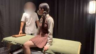 FC2-PPV-4790712 Un chiropraticien franchit la ligne et dit « Arrête... » alors qu'il pénètre le patient par derrière sans autorisation. Une institutrice de maternelle aux gros seins est huilée et reçoit de multiples orgasmes.